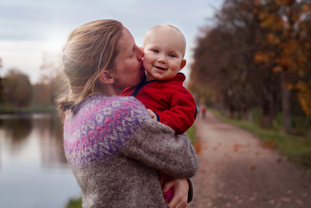 Porträtt familj höstdag